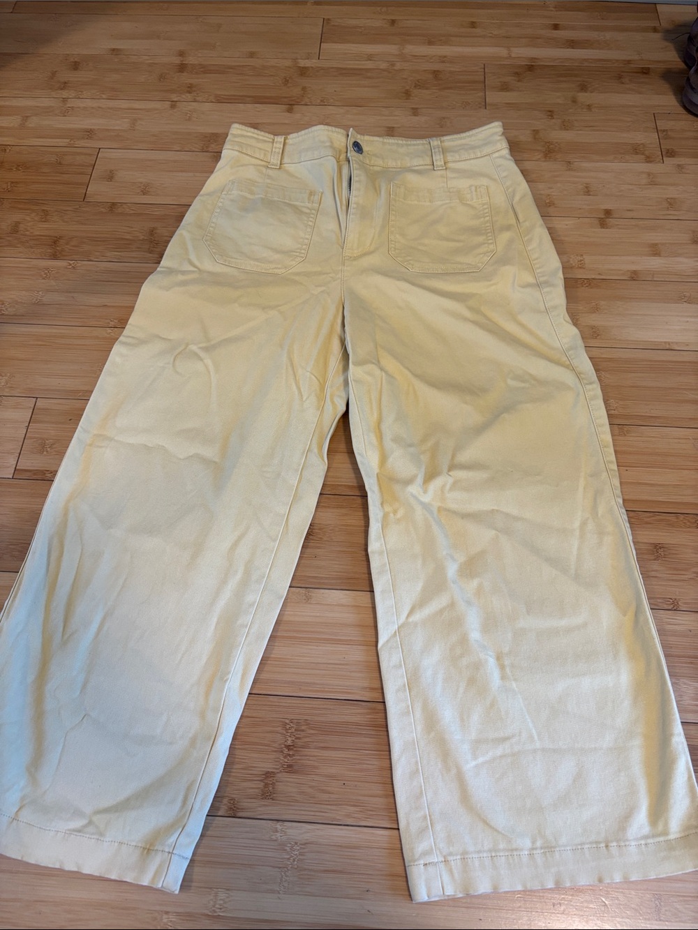 GAP Women’s Wide-Leg Chinos in Pale Yellow - short